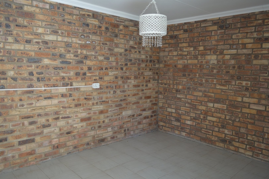 5 Bedroom Property for Sale in Flamwood North West